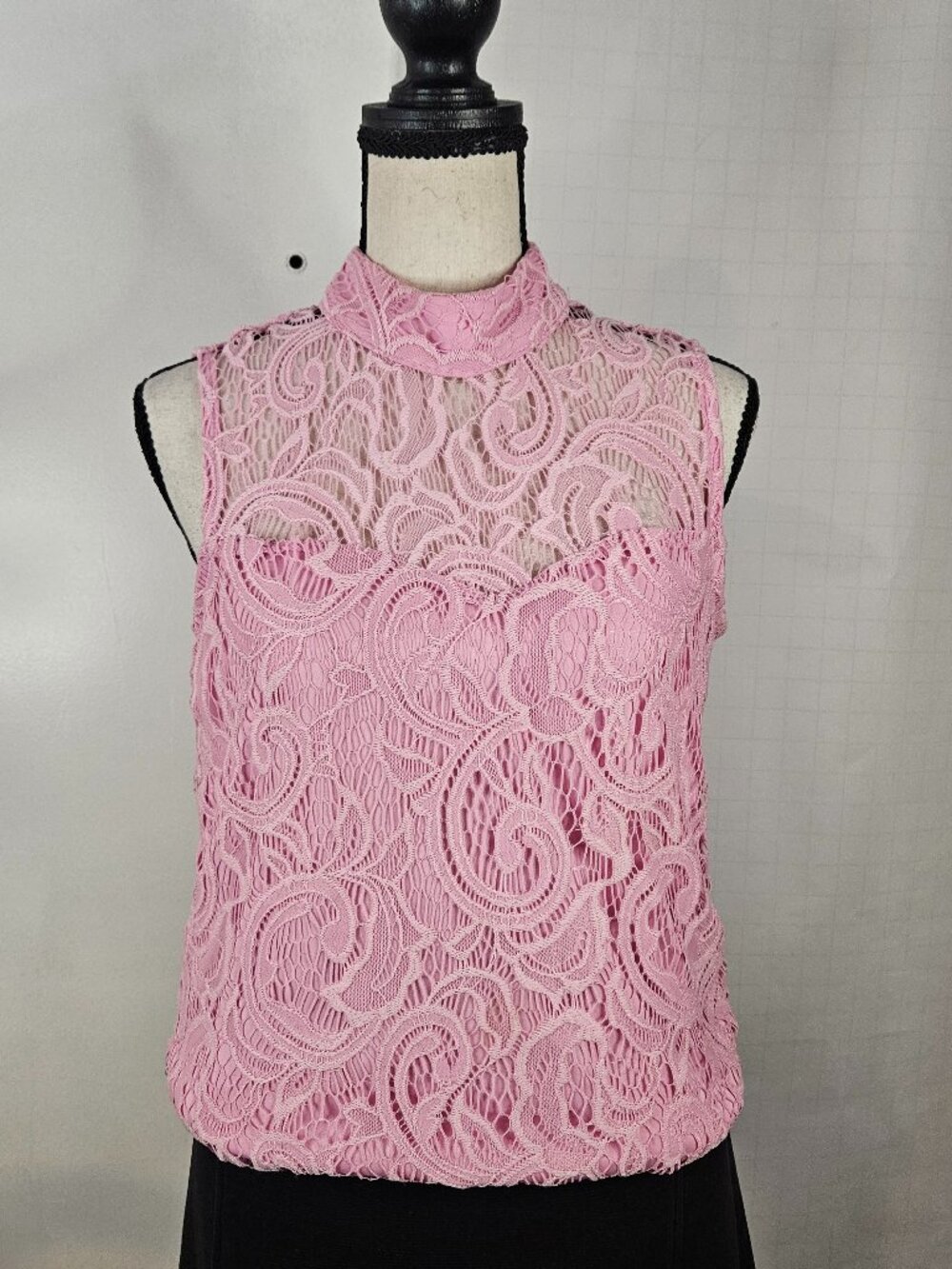 Pink Sleeveless Nylon/Spandex Sheer Lace Overlay Sz M Top Back Keyhole